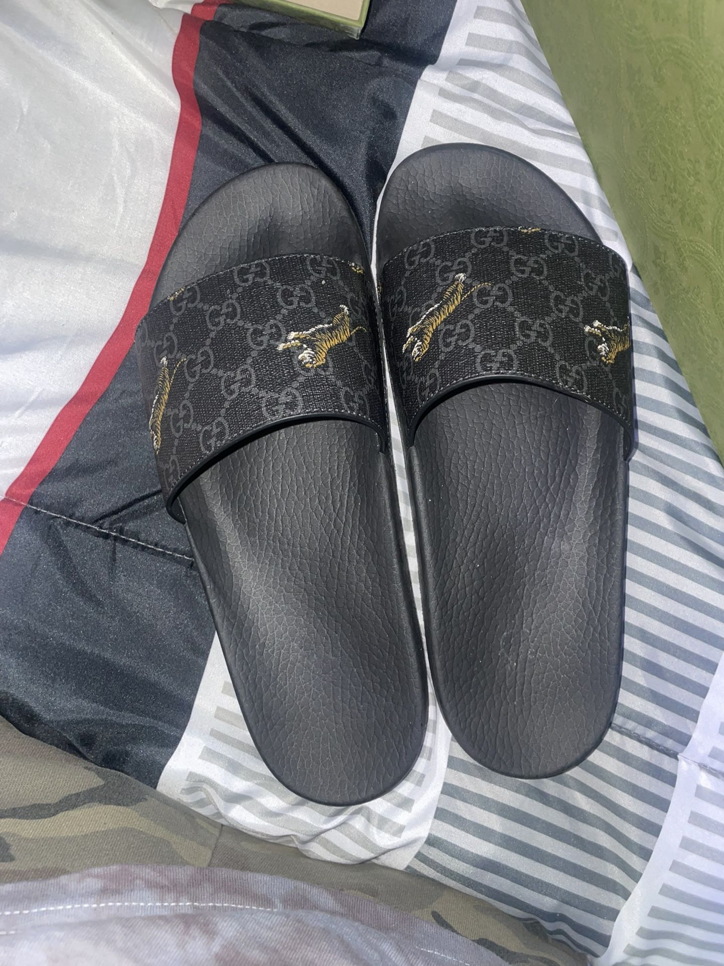 Gucci Slides size 8.5 Worn Twice