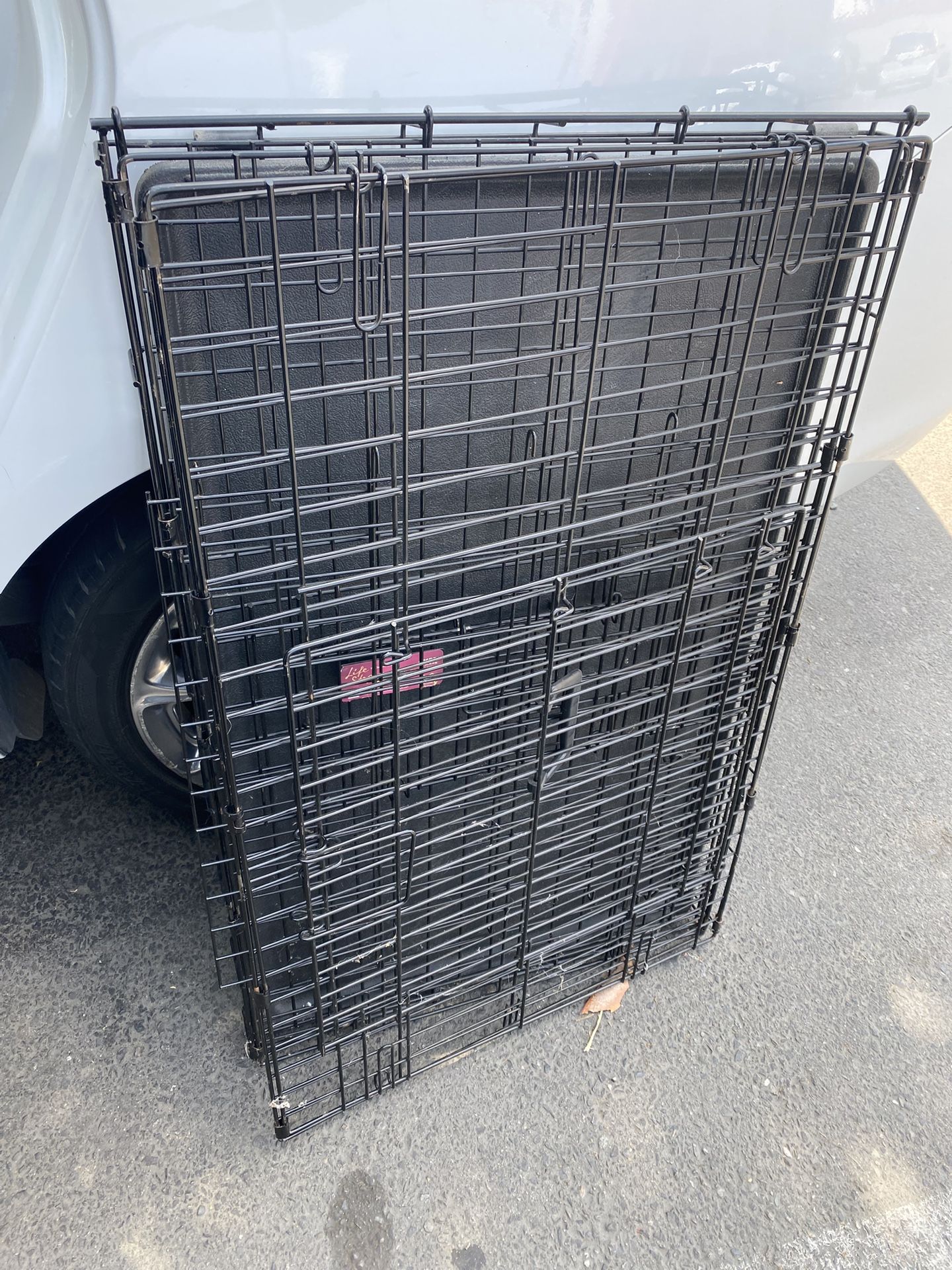 Nice pet Crate. 2’ Wide