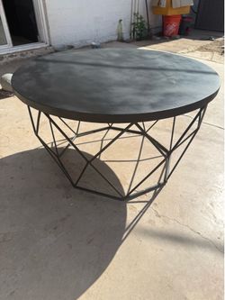 Modern Round Coffee Table – Metal Frame, Matte Black