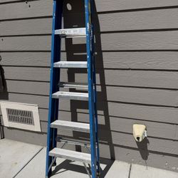 Excellent condition Keller 6ft fiberglass ladder.  