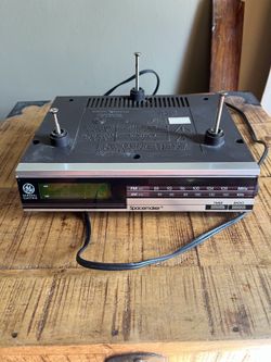 Vintage GE Spacemaker Under Cabinet AM/FM Clock Radio