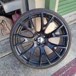 22" Srt Rim Need Repair