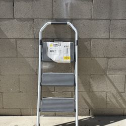 Gorilla Ladders 3-Step Compact Steel Step Stool with 225 lb. Load Capacity Type II Duty Rating (8ft. Reach Height)