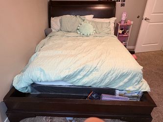 Queen size bed (no mattress)