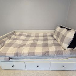 IKEA Daybed Turns From Twin To King/3 Drawers For Storage