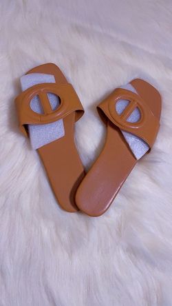 Chic women's sandals