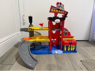 Mickey Mouse Ready to Race Garage, Lights and Sounds