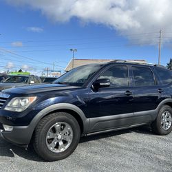 2009 Kia Borrego EX  V6 with auto transmission  Leather interior with 3rd row  Heated seats 229k miles Runs and drives great  Nice midsize suv  253-44