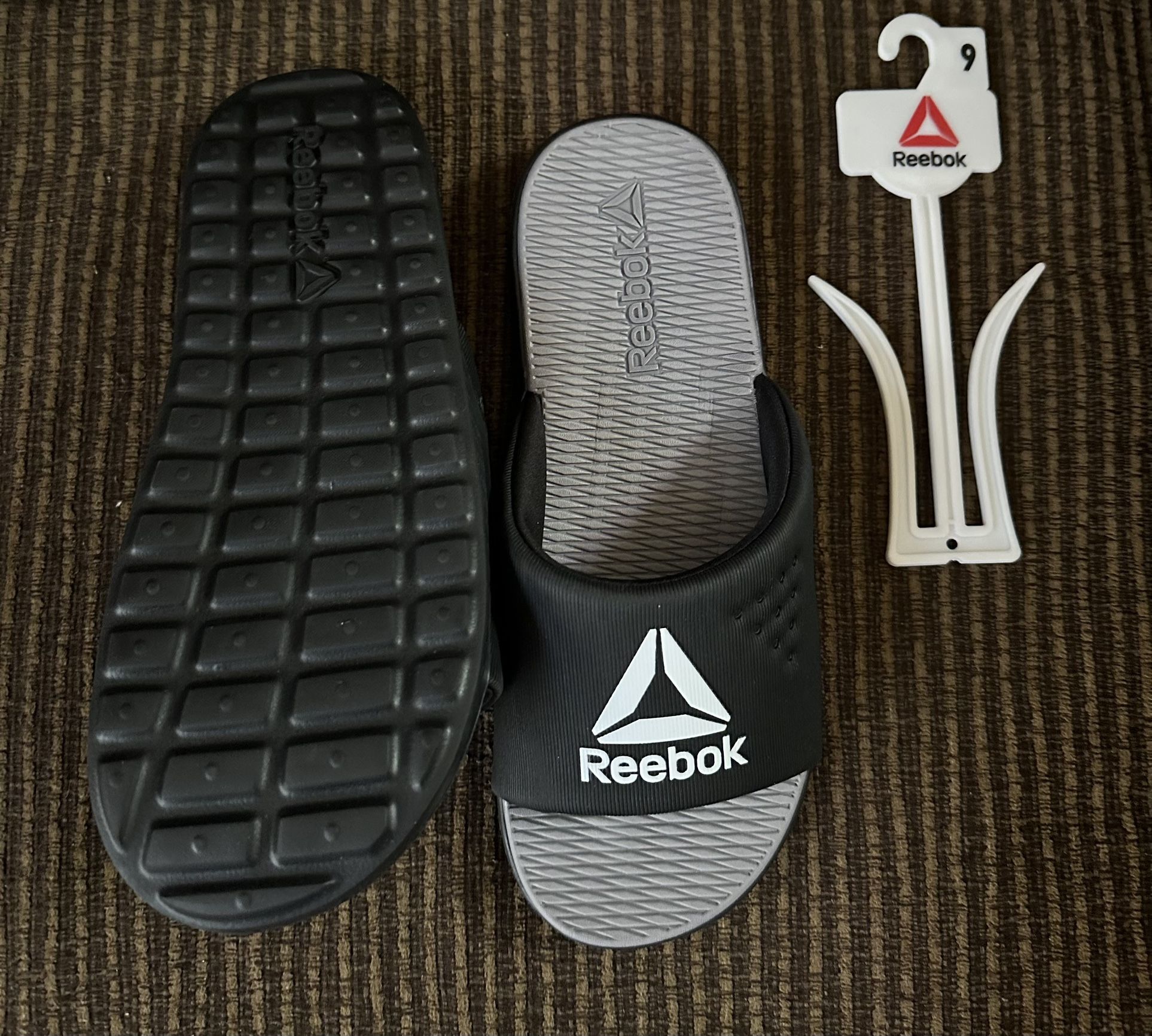 👟NEW with tag Youth Boys Sandals Slides by Reebok Size 9 Men’s Grandson’s feet grew too fast and he never worn these. 😳 PU near Kennewick Walmart