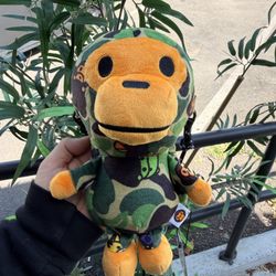 BAPE - Baby Milo Camo Plush Phone Holder Crossbody – Brand New