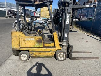 Clark Forklift-Has No Brakes