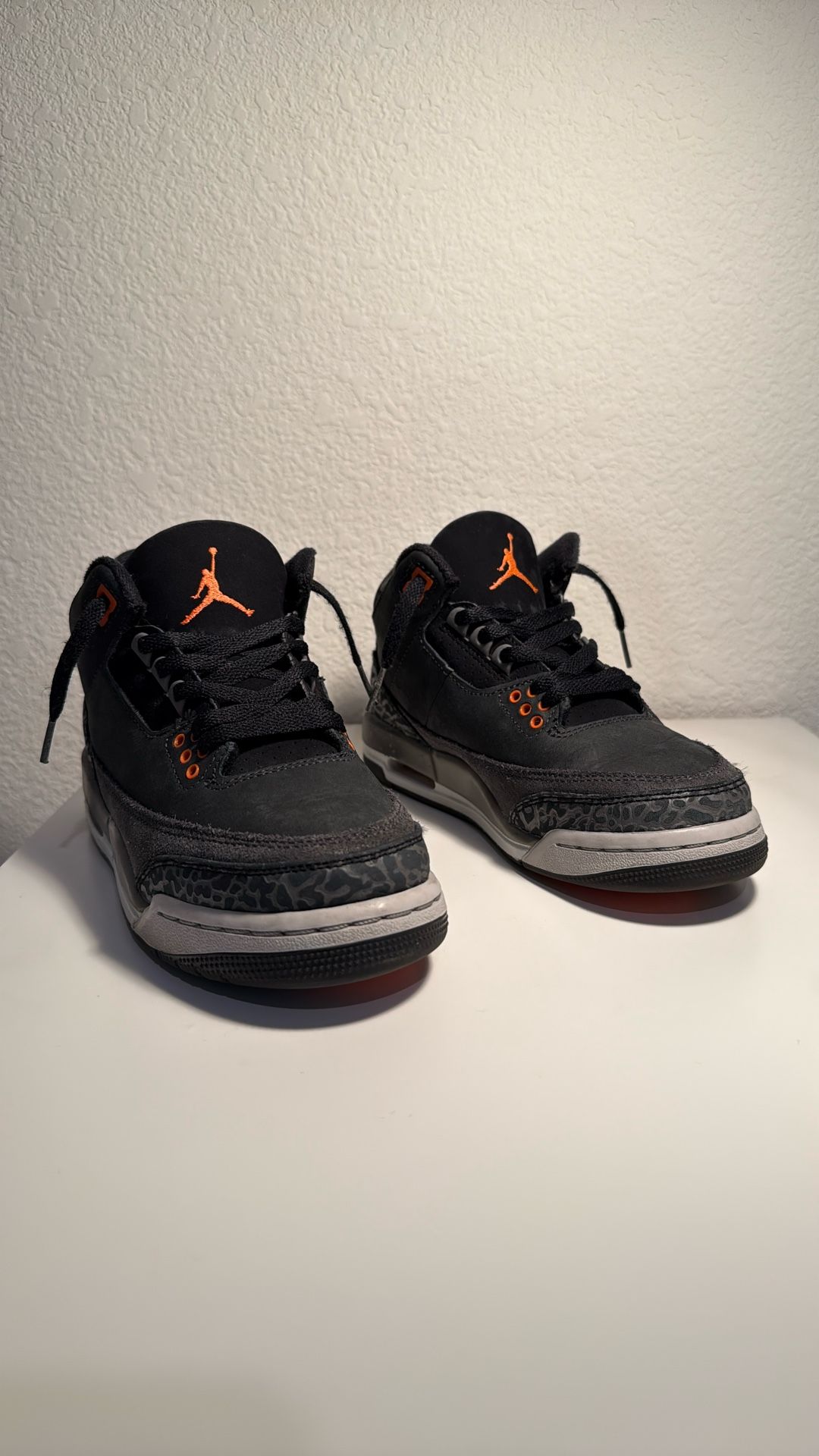Air Jordan 3 Retro "Fear" (2023).