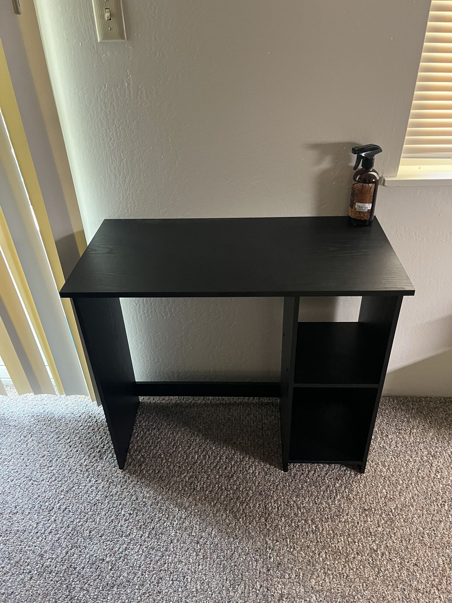 Black Desk