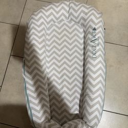 DockATot Deluxe+ with Extra Cover