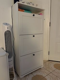 Shoe cabinet