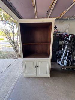 White Wood Bookcase with Cabinet Doors