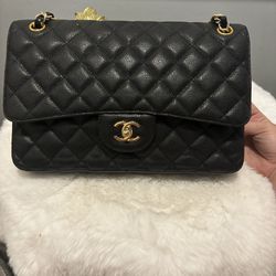 AUTHENTIC Chanel Black Jumbo Caviar Quilted HandBag for Sale in Scottsdale,  AZ - OfferUp