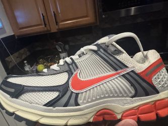 Nike vomero 5 ( Sz 9.5)