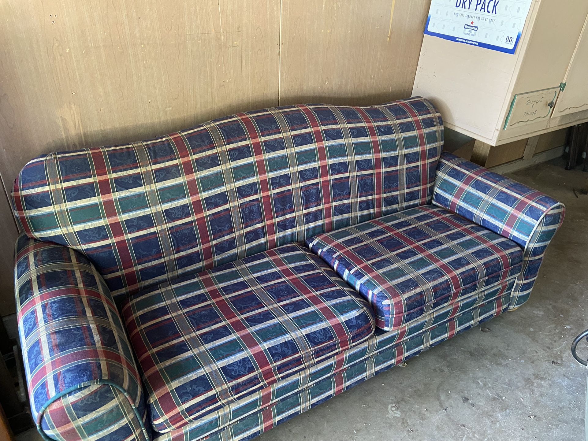 Blue / Green / Red Plaid Couch PERFECT Condition!