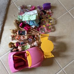 5barbies And 3Baby Barbies and Barbie Clothes and Car Table and Chair