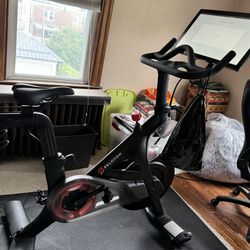 Lightly Used 2023 Peloton With Floor Mat