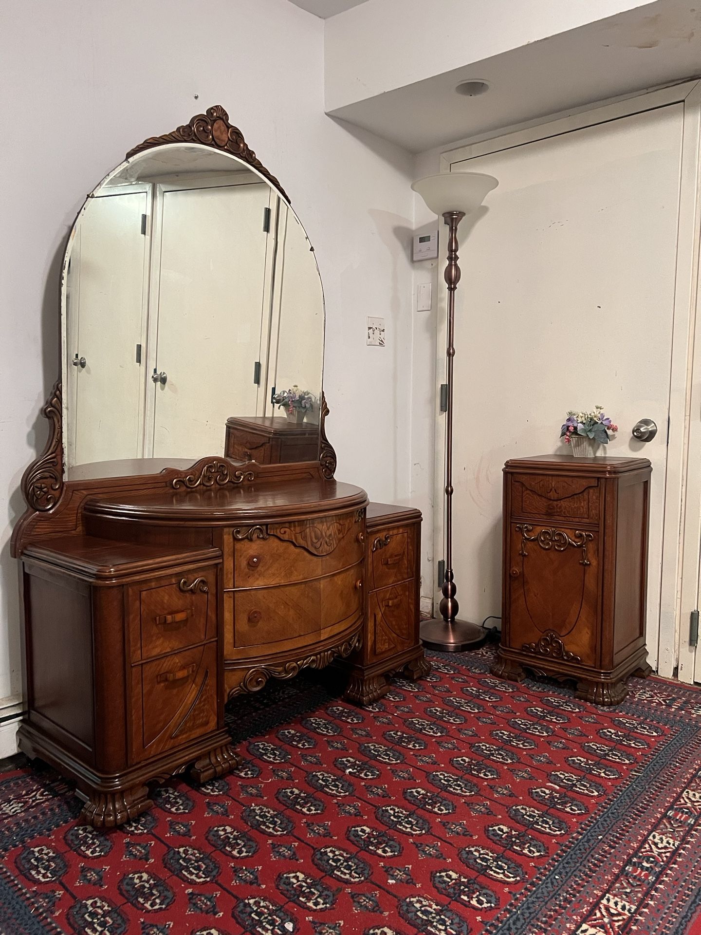 Vintage Vanity Dresser w/Mirror and Nightstand - Delivery Extra