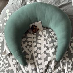 Snuggle Me Feeding Pillow