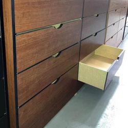 Eight drawers dresser