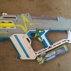 NERF  HYPER MACH 100 FULLY MOTORIZED BLASTER