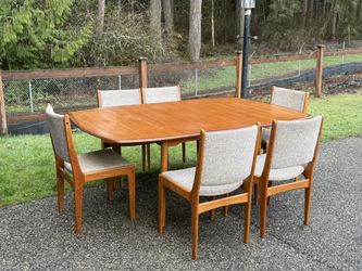 Danish Modern Teak Dining Table & Chairs