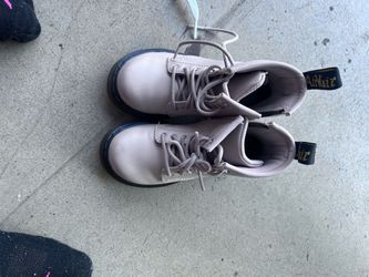 Boots size kids 8