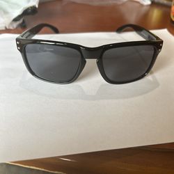 Oak All Black Sunglasses