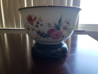 Ceramic Bowl w/ Stand