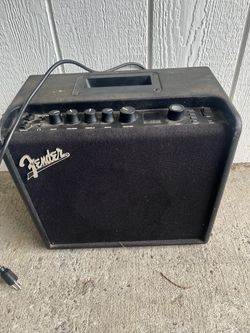 FENDER AMPLIFIER