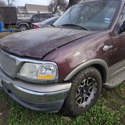 2001. Ford King Ranch  For Parts Or Complete