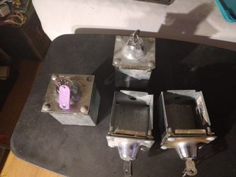 4 Laundry Mat Coin Boxes With Keys