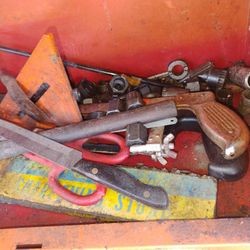 Benchtop Tool Chest With Tools
