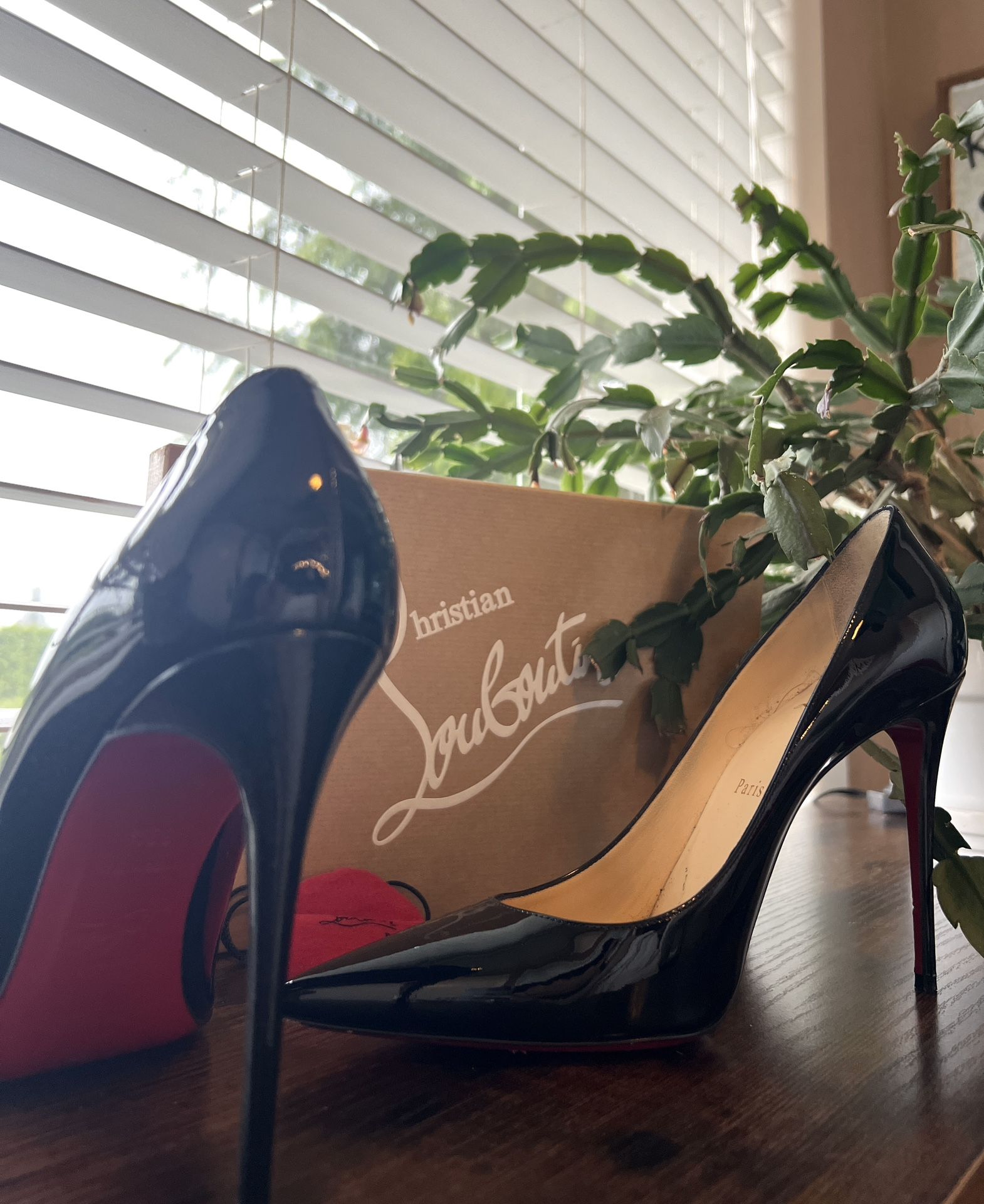 CHRISTIAN LOUBOUTIN- black heels 