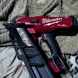 M18 FUEL 3-1/2 in. 18-Volt 30-Degree Brushless Cordless Framing Nailer & M18 18-Volt 5.0 Ah XC Extended Capacity Battery