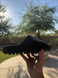 Yeezy slide “ Onyx “