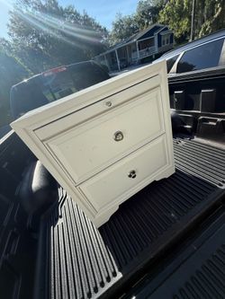 White 3-Drawer Nightstand / End Table