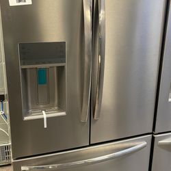 Frigidaire GRFSAF 27.8 cu. ft. Refrigerator 3P