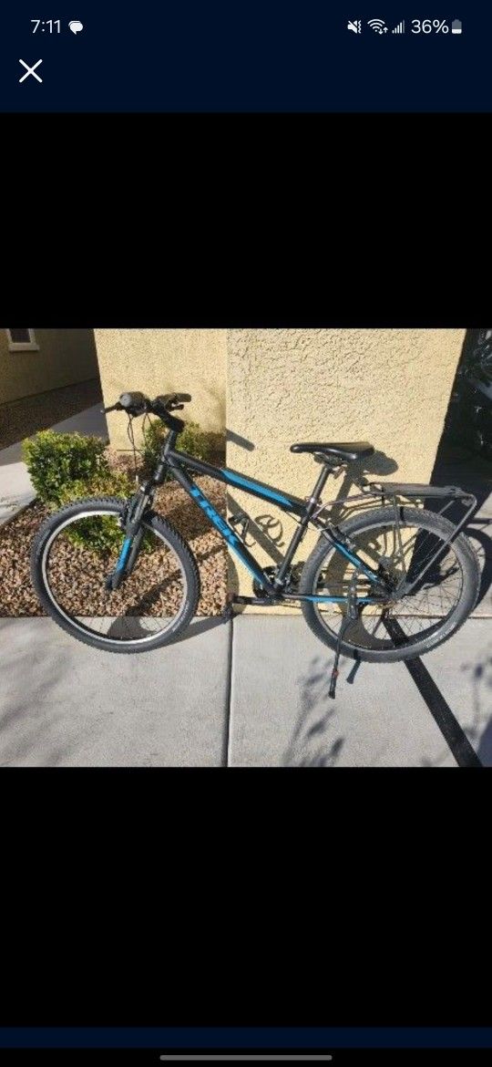Trek 820 MOUNTAIN BIKE