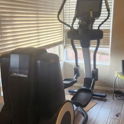 Life Fitness 95XS Elliptical Cross Trainer Machine