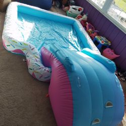 INFLATABLE POOL WITH SLIDE 