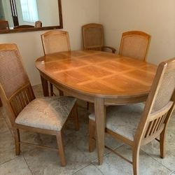 Table/Chairs