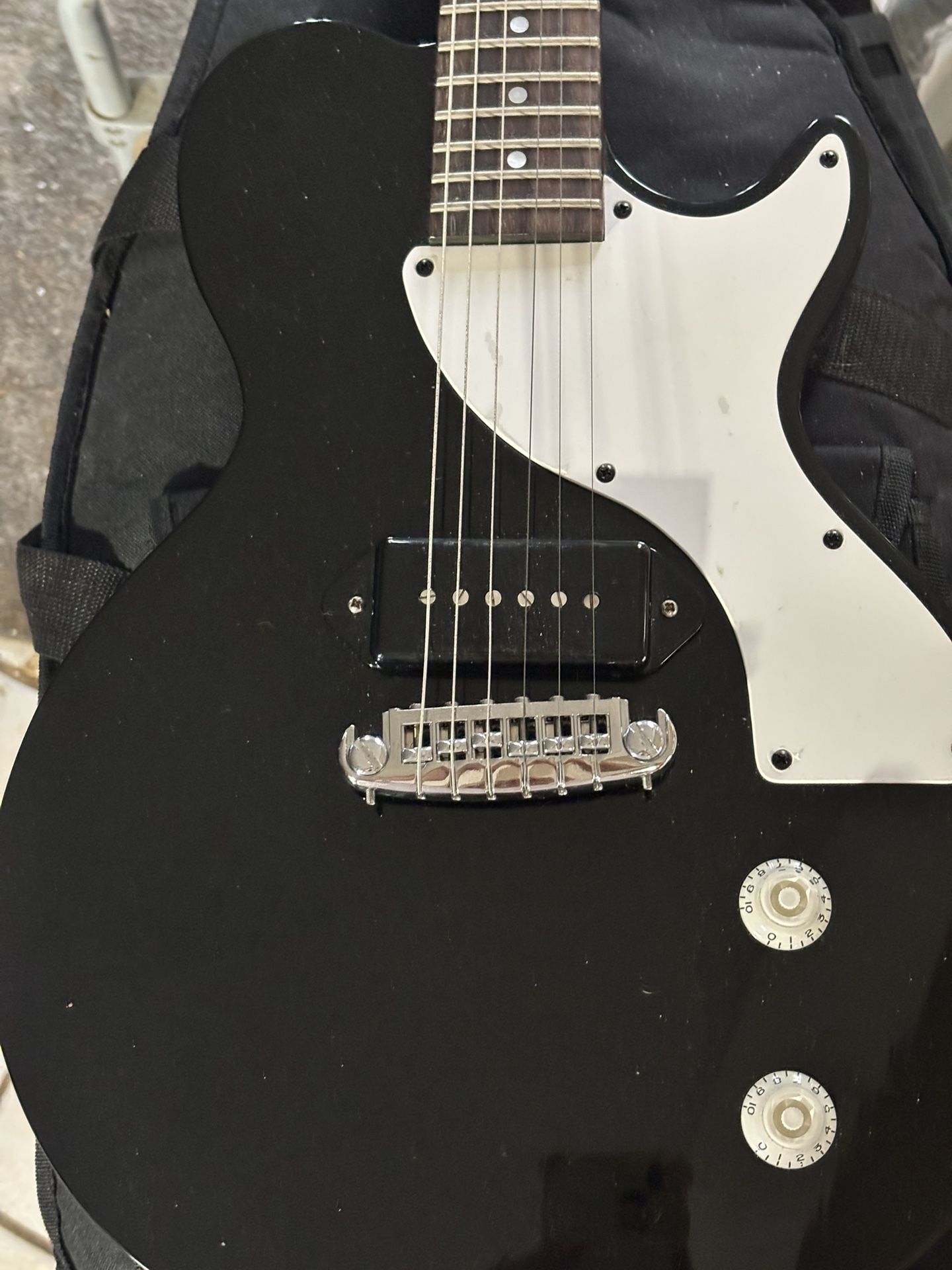 Sublime Tuxedo Junior Ebony