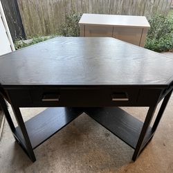 Corner desk