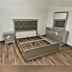 AMALIA CHAMPAGNE SILVER UPHOLSTERED PANEL BEDROOM SET