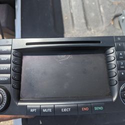 Mercedes Stock Stereo 